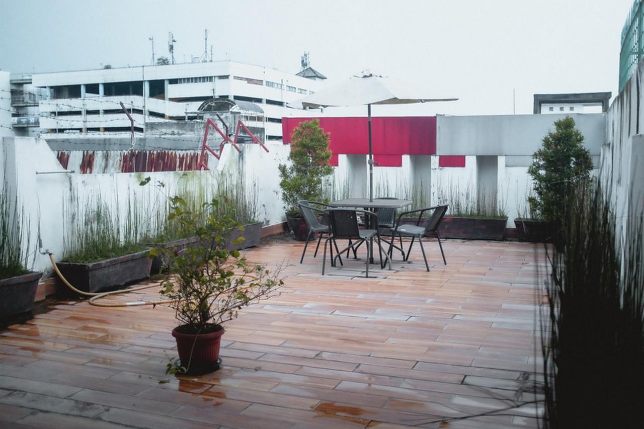 Reddoorz Plus Near Palembang Indah Mall Exterior foto